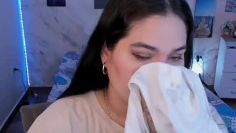 NinaFuentes online show from 05/06/26, 04:08