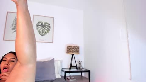 Snapshot of ninag0ld chatting on 12/19/24, 06:45 Nina Sara online show from 12/19/24, 06:45