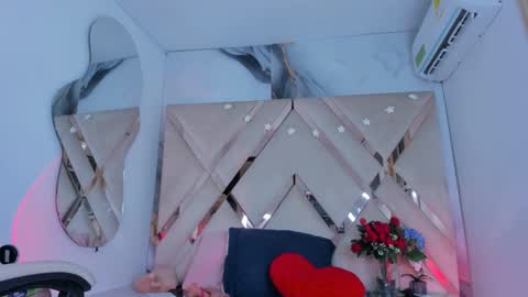 ninahtx online show from 09/15/25, 08:42