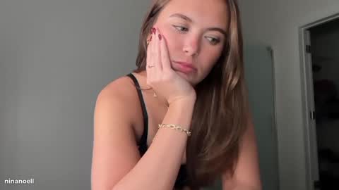 Snapshot of ninanoell chatting on 11/19/25, 02:22 Nina online show from 11/19/25, 02:22