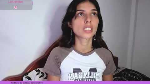 Snapshot of ninasky19 chatting on 12/18/25, 12:06 ninasky19 online show from 12/18/25, 12:06