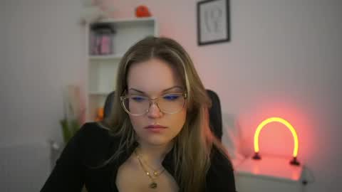 NinaViety online show from 05/21/26, 07:59