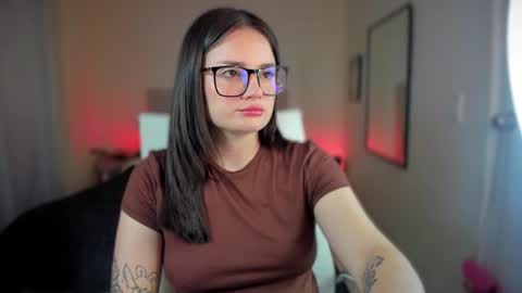 Snapshot of ninavolkov chatting on 12/21/24, 12:20 ninavolkov online show from 12/21/24, 12:20