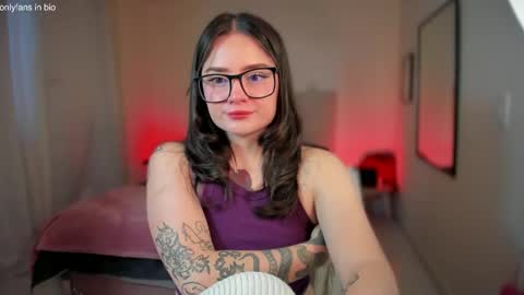 Snapshot of ninavolkov chatting on 02/01/25, 10:34 ninavolkov online show from 02/01/25, 10:34