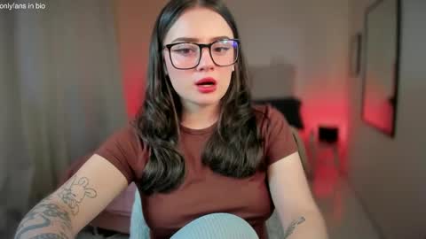 Snapshot of ninavolkov chatting on 02/06/25, 10:32 ninavolkov online show from 02/06/25, 10:32