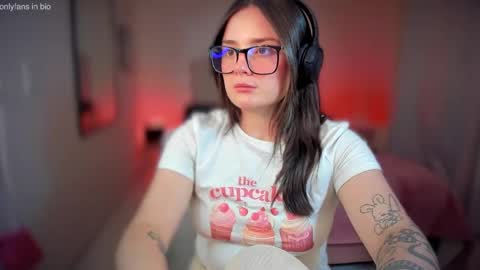 Snapshot of ninavolkov chatting on 02/13/25, 10:22 ninavolkov online show from 02/13/25, 10:22