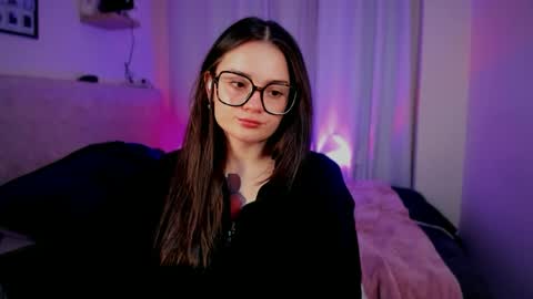 Snapshot of ninavolkov chatting on 10/04/25, 12:19 ninavolkov online show from 10/04/25, 12:19