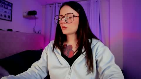 Snapshot of ninavolkov chatting on 10/06/25, 10:51 ninavolkov online show from 10/06/25, 10:51