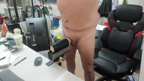 Snapshot of nineinchnail33 chatting on 12/19/25, 07:10 nineinchnail33 online show from 12/19/25, 07:10