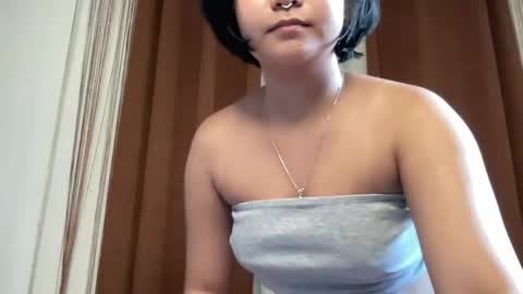 nini_luvskorn online show from 05/13/26, 11:00