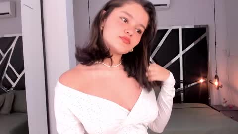 nini_solei online show from 05/19/26, 07:31