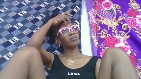 ninie246746 online show from 04/15/26, 07:43