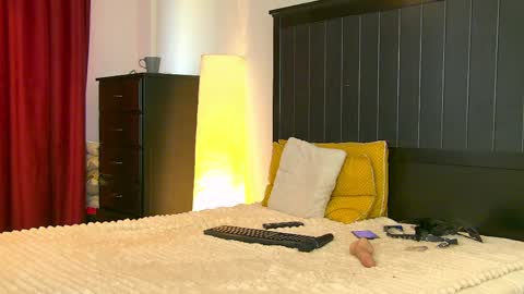 Snapshot of ninnavelvet chatting on 04/05/26, 02:03 Nina online show from 04/05/26, 02:03