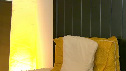 Snapshot of ninnavelvet chatting on 04/15/26, 02:13 Nina online show from 04/15/26, 02:13