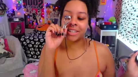 kiwi online show from 09/26/25, 12:42