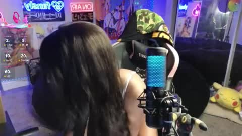 NIVIA WOLFE online show from 12/15/25, 04:28