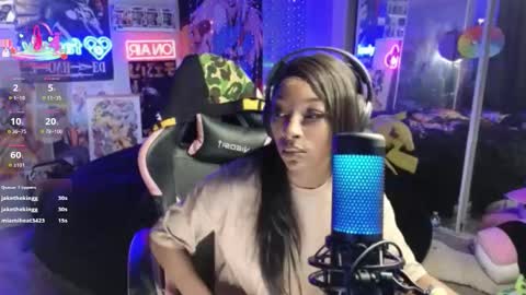 NIVIA WOLFE online show from 12/18/25, 01:50