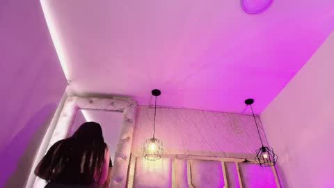  V I C T O R I A   online show from 05/20/26, 07:09