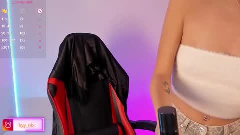 Snapshot of nix_kyy chatting on 10/22/25, 04:57 Nicki online show from 10/22/25, 04:57