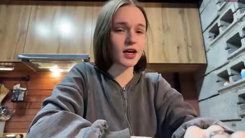 Snapshot of nloraaa chatting on 11/26/25, 09:27 Tears Lora online show from 11/26/25, 09:27