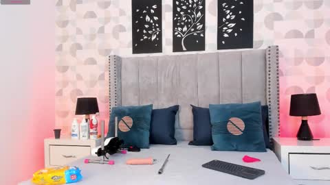 NATHALIA MORENO online show from 11/15/25, 12:34