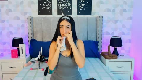 NATHALIA MORENO online show from 04/01/26, 12:17