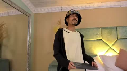 Noah online show from 06/14/26, 03:41