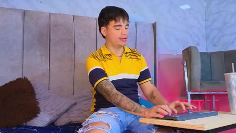 NOAH  online show from 02/02/25, 01:34