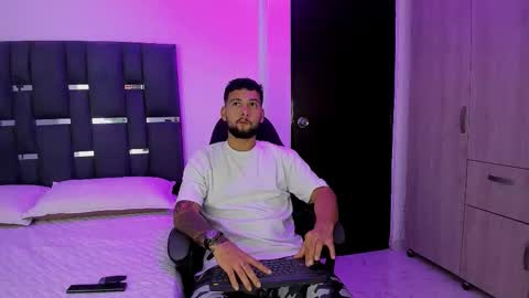 Snapshot of noah_corvelle chatting on 11/09/25, 01:37 NOAH online show from 11/09/25, 01:37