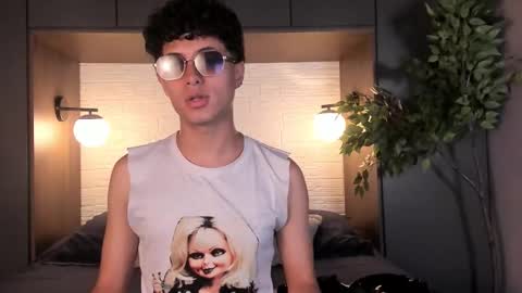 noah_dupont_ online show from 09/19/25, 07:47