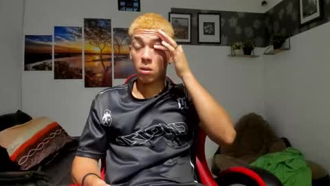 noah_flynn1 online show from 09/30/25, 04:50