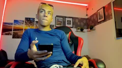 noah_flynn1 online show from 10/04/25, 02:53