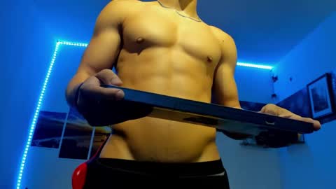 noah_flynn1 online show from 10/17/25, 08:39