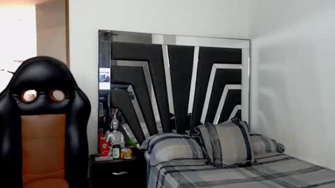 Noah Harris01 online show from 11/06/25, 02:18