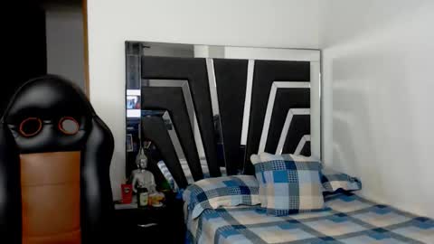 Noah Harris01 online show from 11/26/25, 02:01