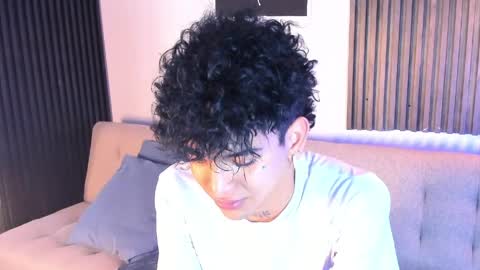 Snapshot of noah_travis chatting on 03/31/26, 01:33 Noah online show from 03/31/26, 01:33