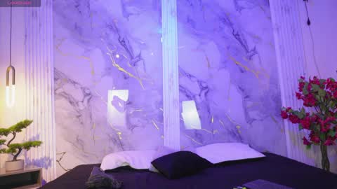 Snapshot of noah_travis chatting on 04/01/26, 02:23 Noah online show from 04/01/26, 02:23