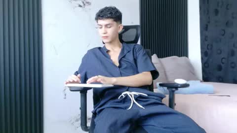 noah tyler  online show from 12/05/25, 05:42