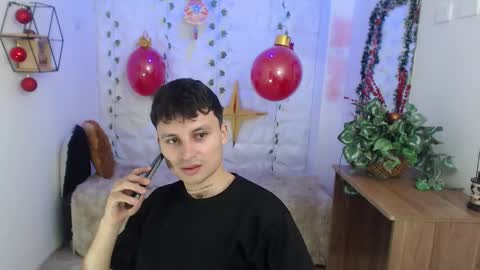 Snapshot of noah_vera chatting on 12/18/25, 04:07 Noah online show from 12/18/25, 04:07