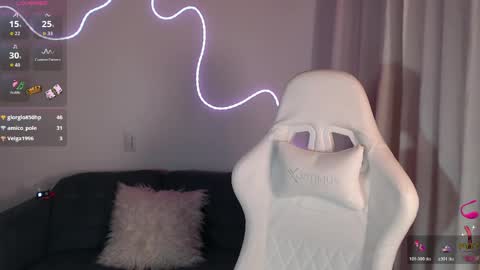 noah_white3 online show from 05/26/26, 11:12