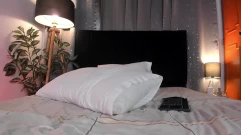 Snapshot of noahandlauren chatting on 02/01/25, 11:06 . . online show from 02/01/25, 11:06