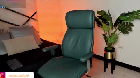 Noah online show from 09/15/25, 12:05