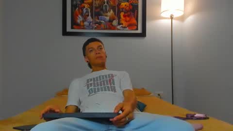 noahh_sky online show from 04/08/26, 04:01