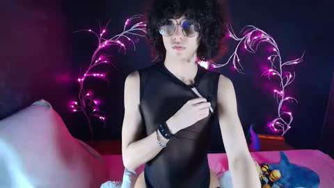 Snapshot of noahxtar chatting on 11/10/25, 02:43 Noah Xtar online show from 11/10/25, 02:43