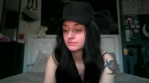 Snapshot of noelle1229 chatting on 04/02/26, 05:10 Noelle online show from 04/02/26, 05:10