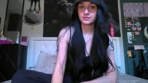 Snapshot of noelle1229 chatting on 04/10/26, 05:28 Noelle online show from 04/10/26, 05:28