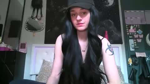 Snapshot of noelle1229 chatting on 04/15/26, 05:42 Noelle online show from 04/15/26, 05:42