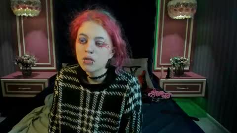 Snapshot of noellegothicshadow chatting on 10/26/25, 10:25 Elly online show from 10/26/25, 10:25