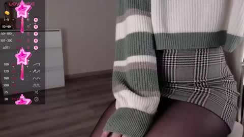 Snapshot of noelleneptune chatting on 09/15/25, 12:27 noelleneptune online show from 09/15/25, 12:27