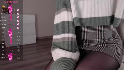 Snapshot of noelleneptune chatting on 11/16/25, 10:43 noelleneptune online show from 11/16/25, 10:43